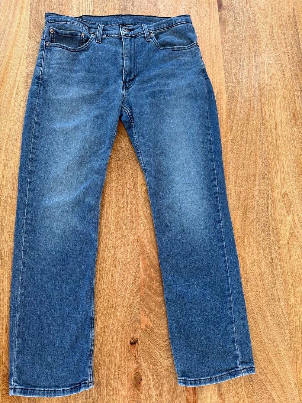 Levi's 514 Jeans Mens 34x30 Straight Fit Medium wash Blue Denim unisex